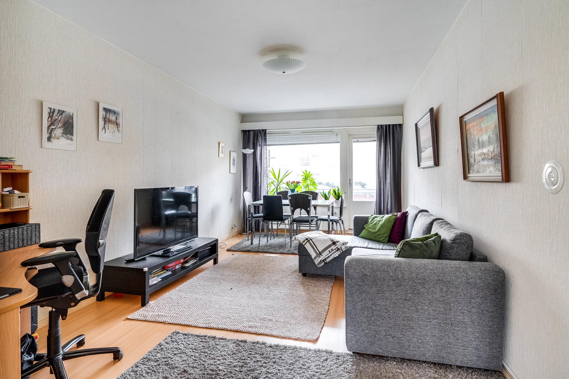 Reilun kokoinen olohuone