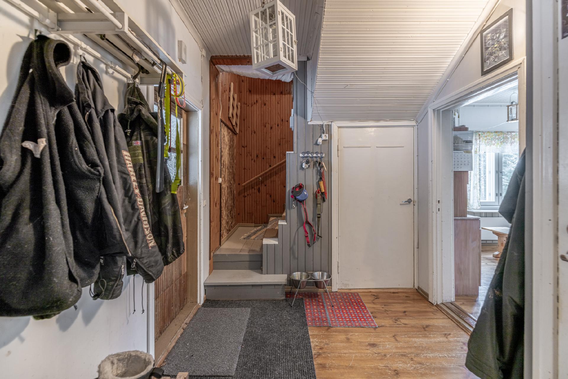 eteinen, raput yläkertaan