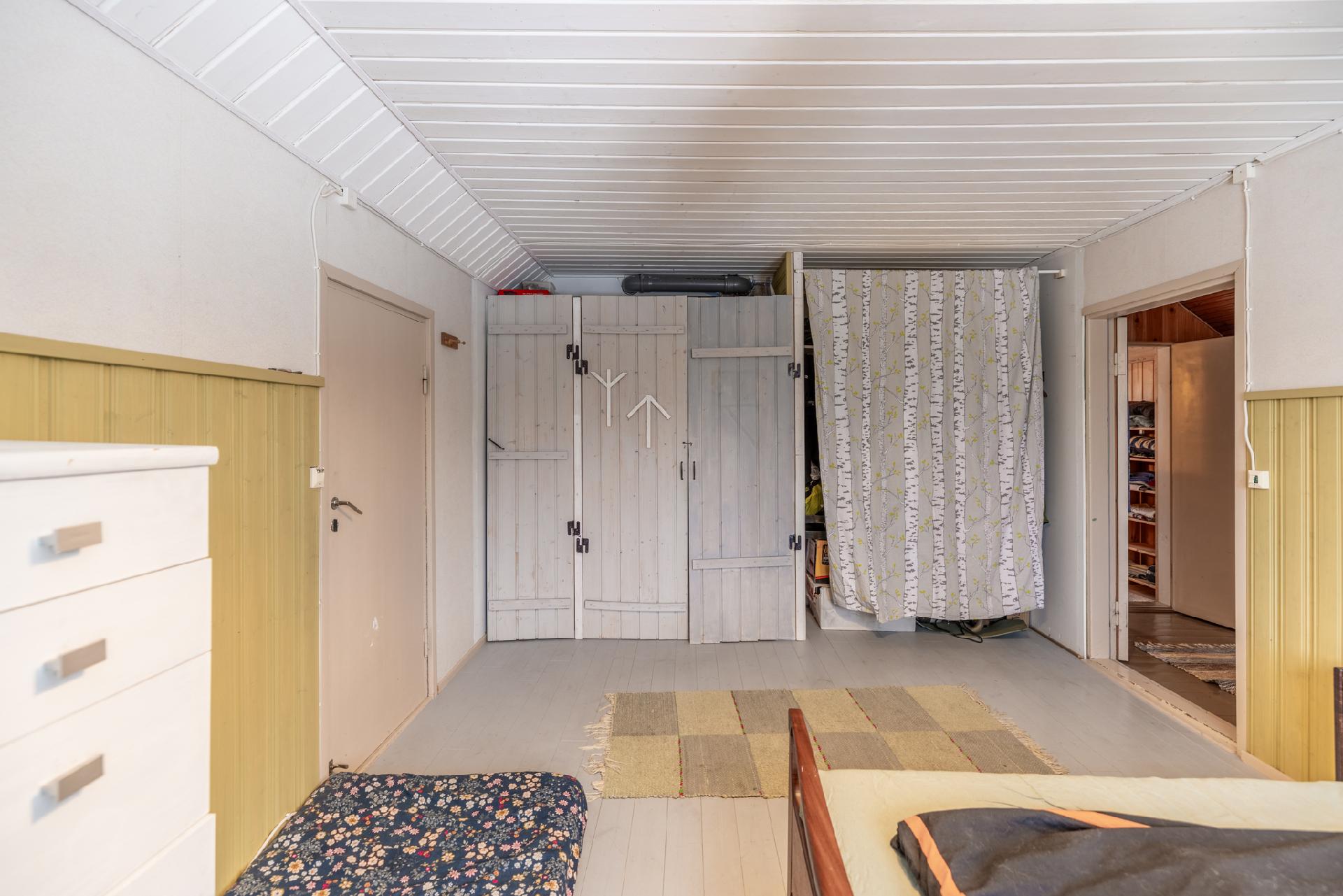 yläkerran makuuhuone