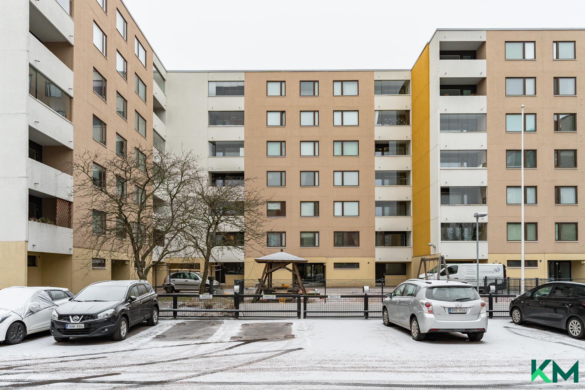 Julkisivu sisäpihan puolelta