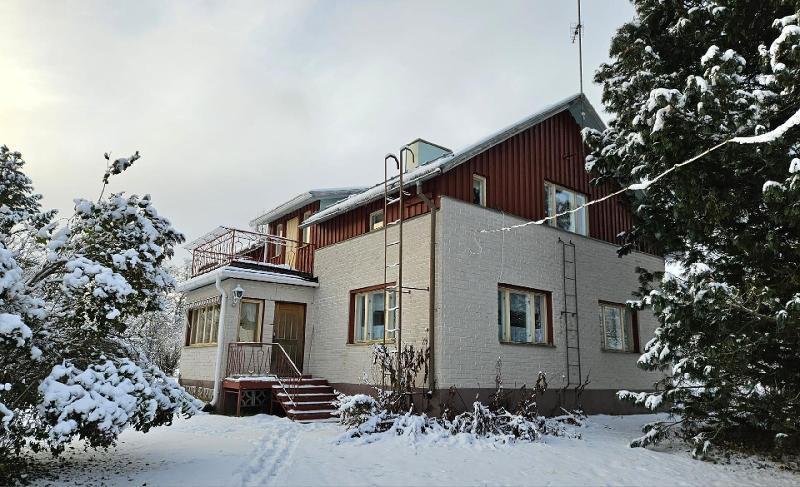 Julkisivu pihalle