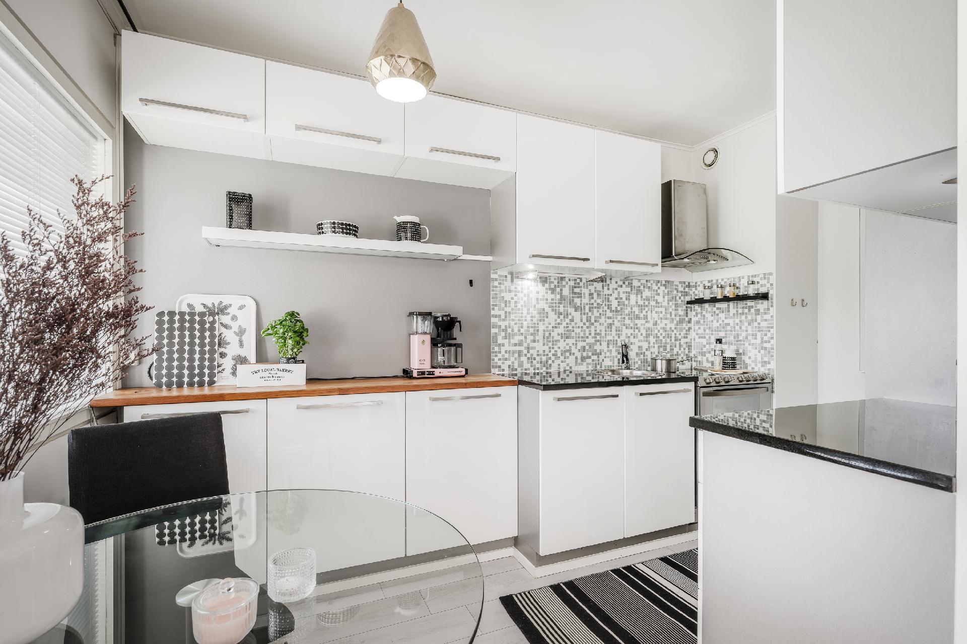 Tyylikäs keittiö kutsuu kokkaamaan