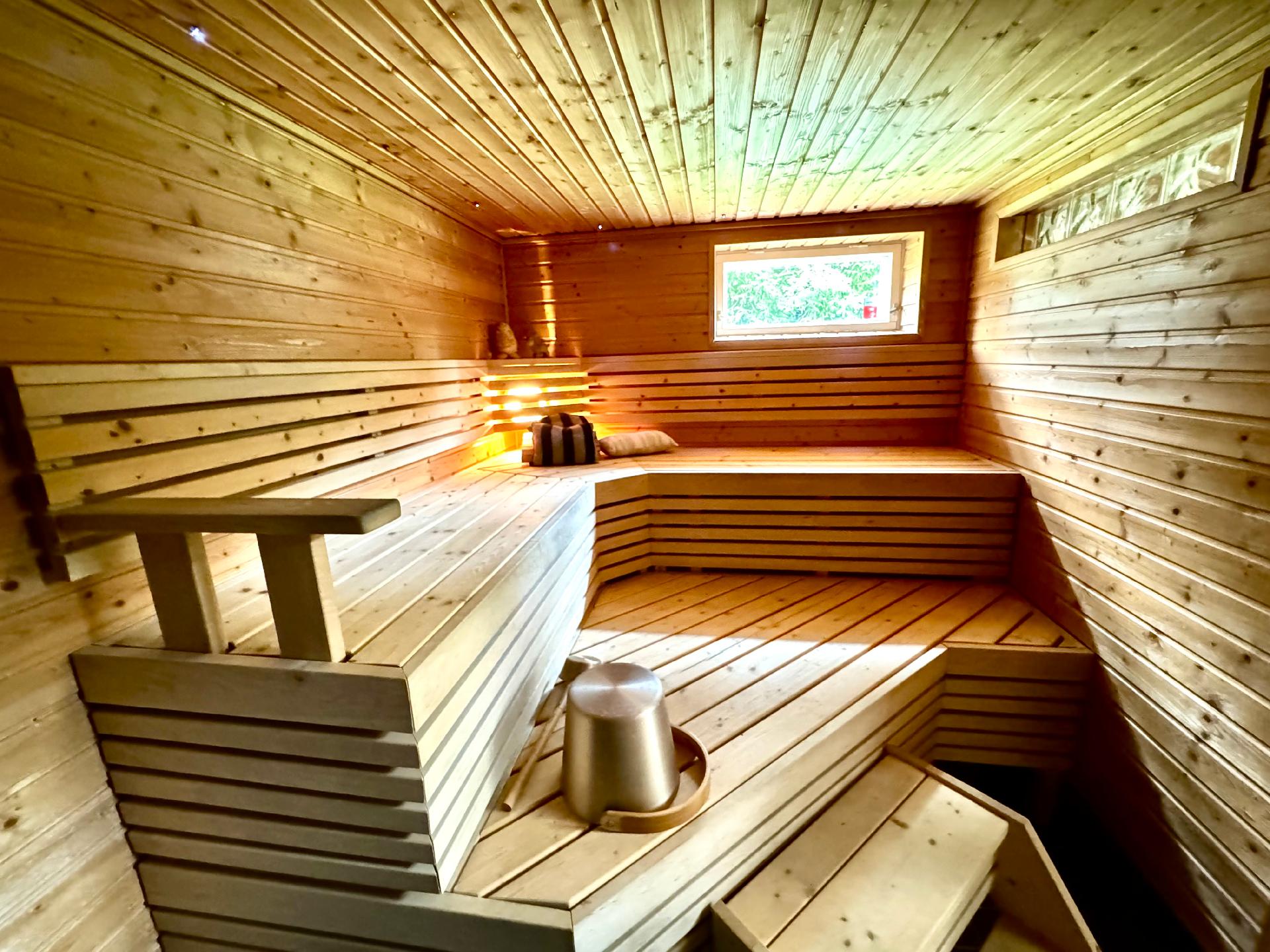 Saunassa muotolauteet