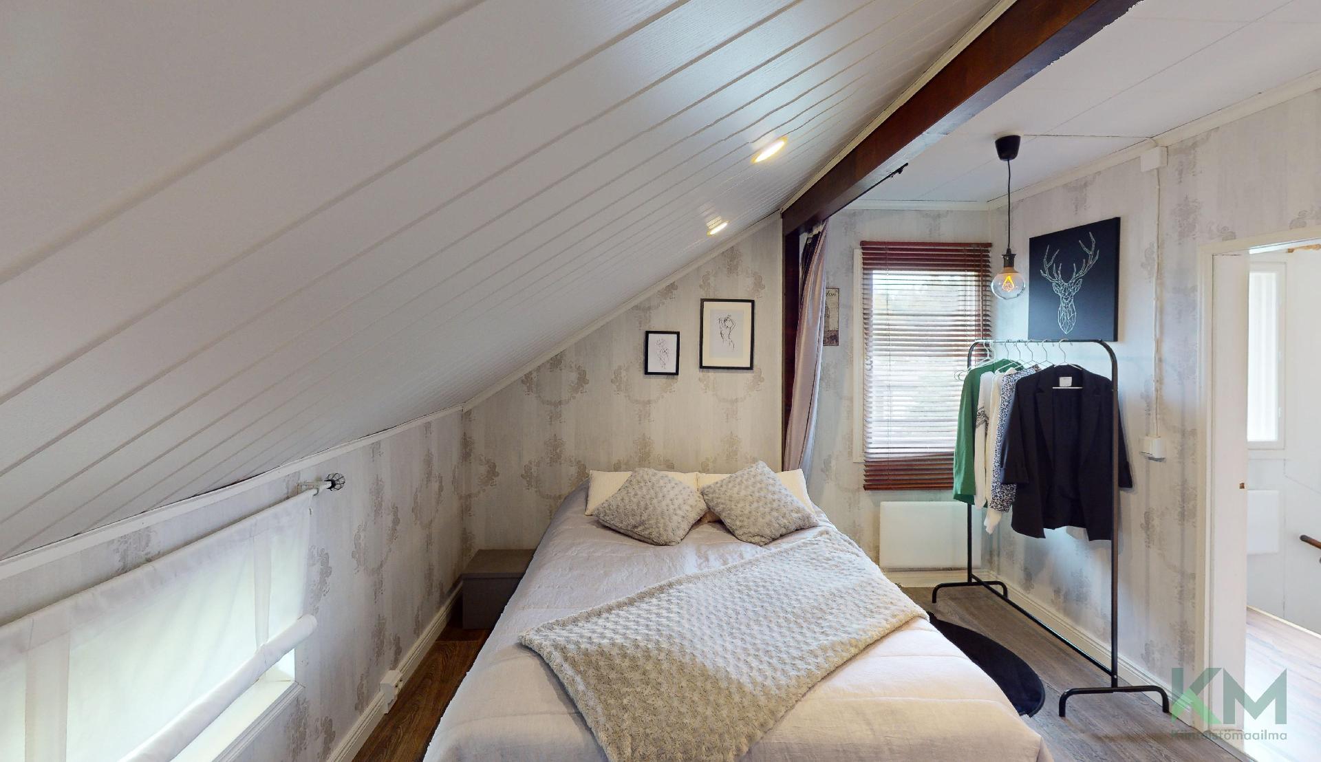 Yläkerran makuuhuone