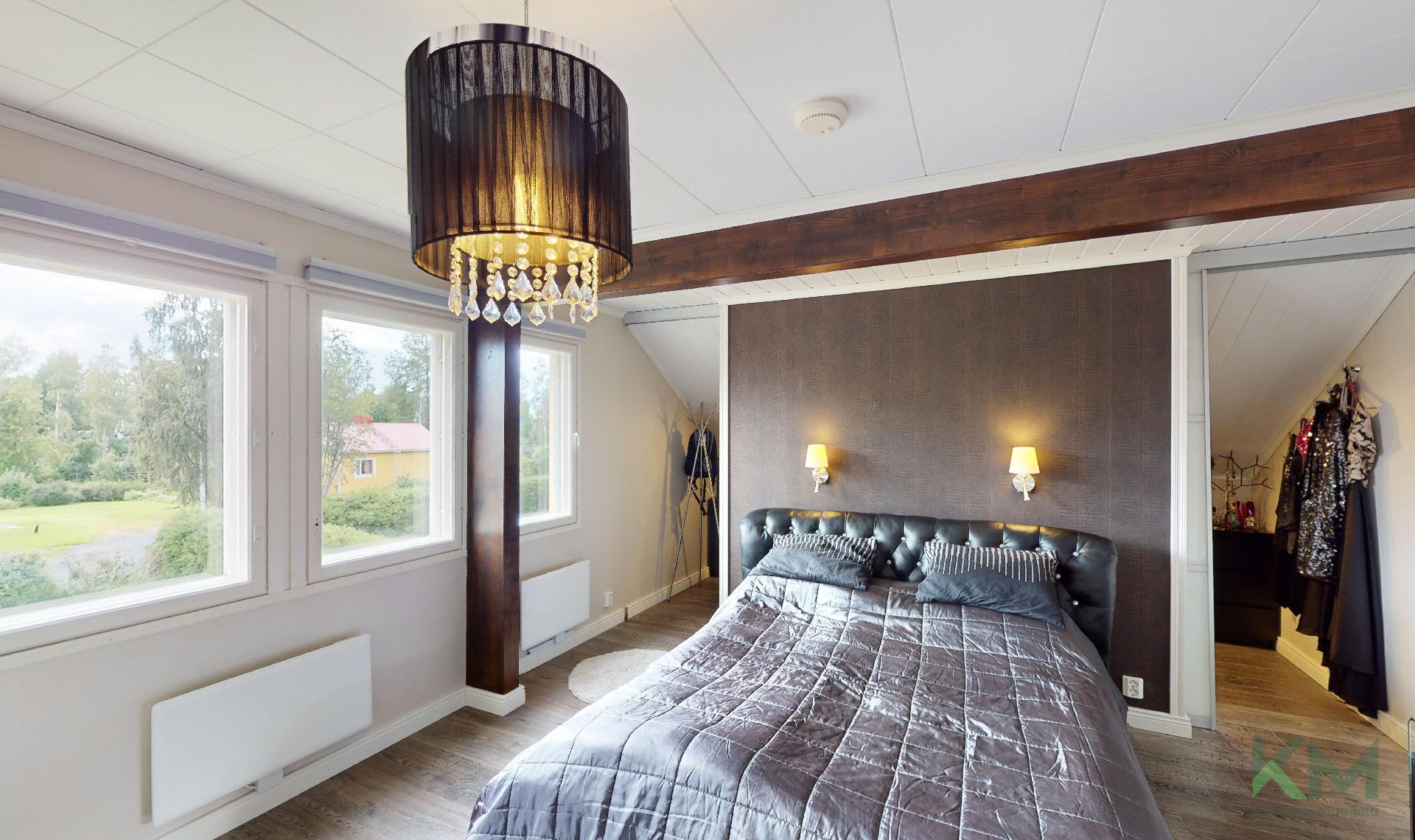 Yläkerran makuuhuone