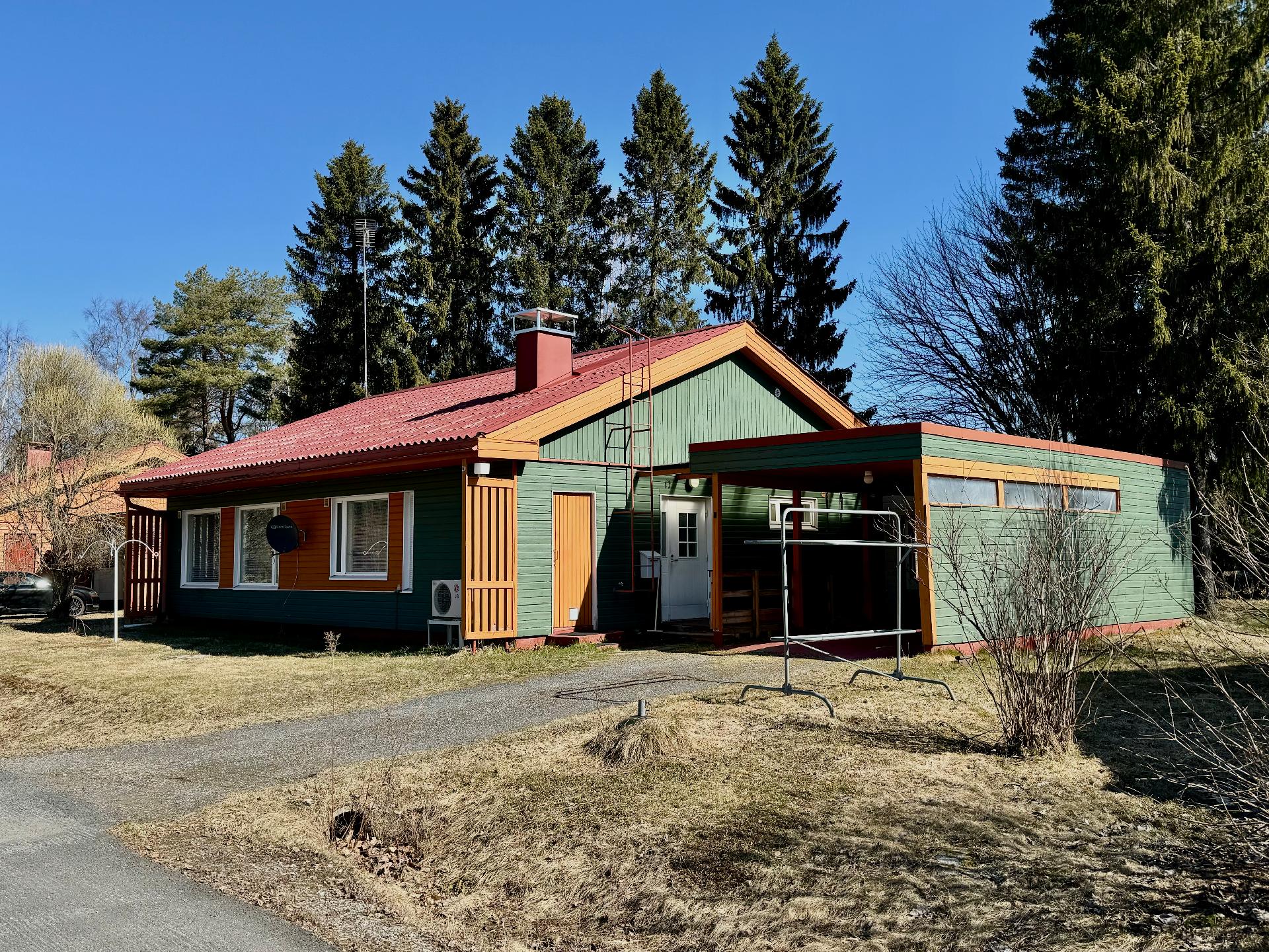 Julkisivu kadulle