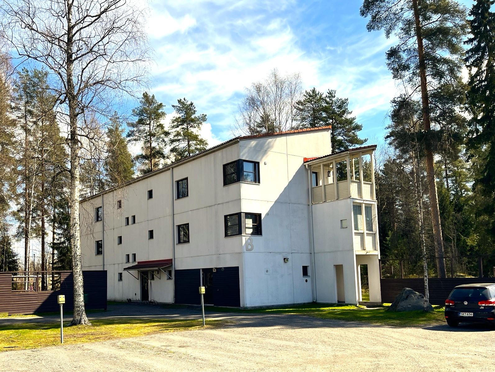 Julkisivu
