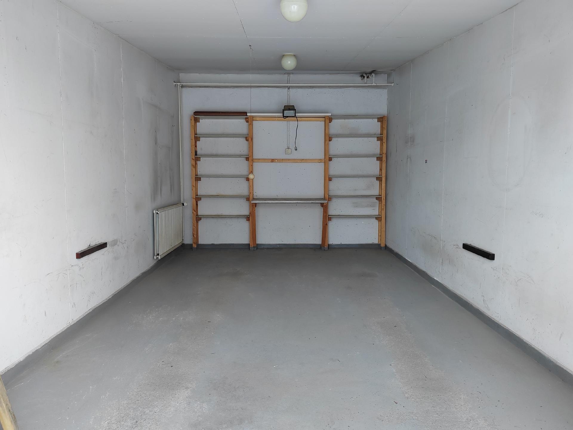 autotalli sisätilat