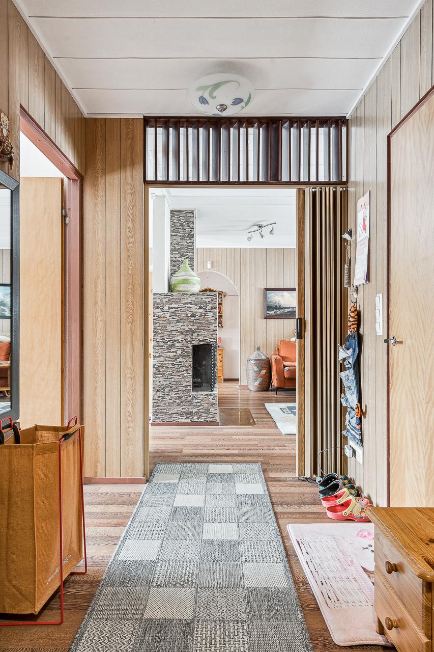 Sisääntulo ja eteinen