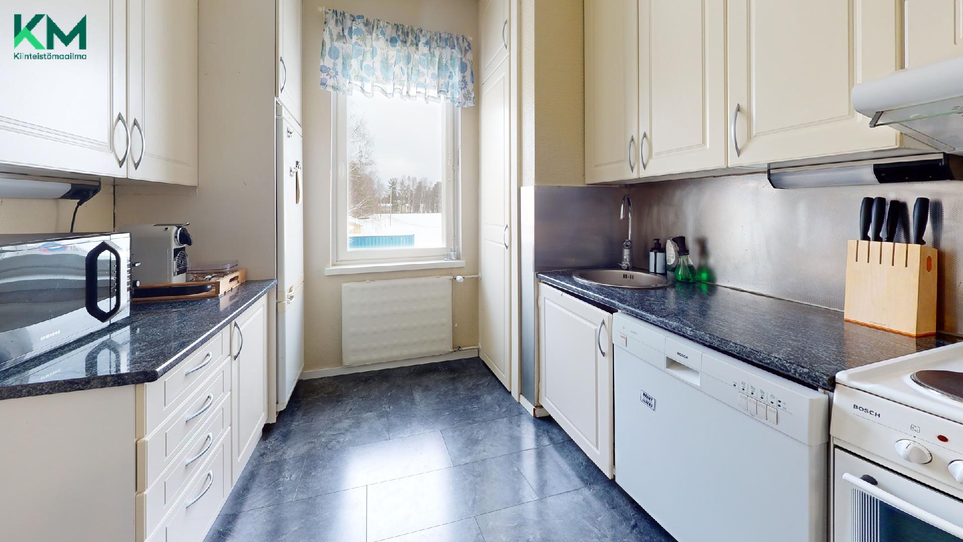 Urheilukatu 8, Palosaari, Vaasa