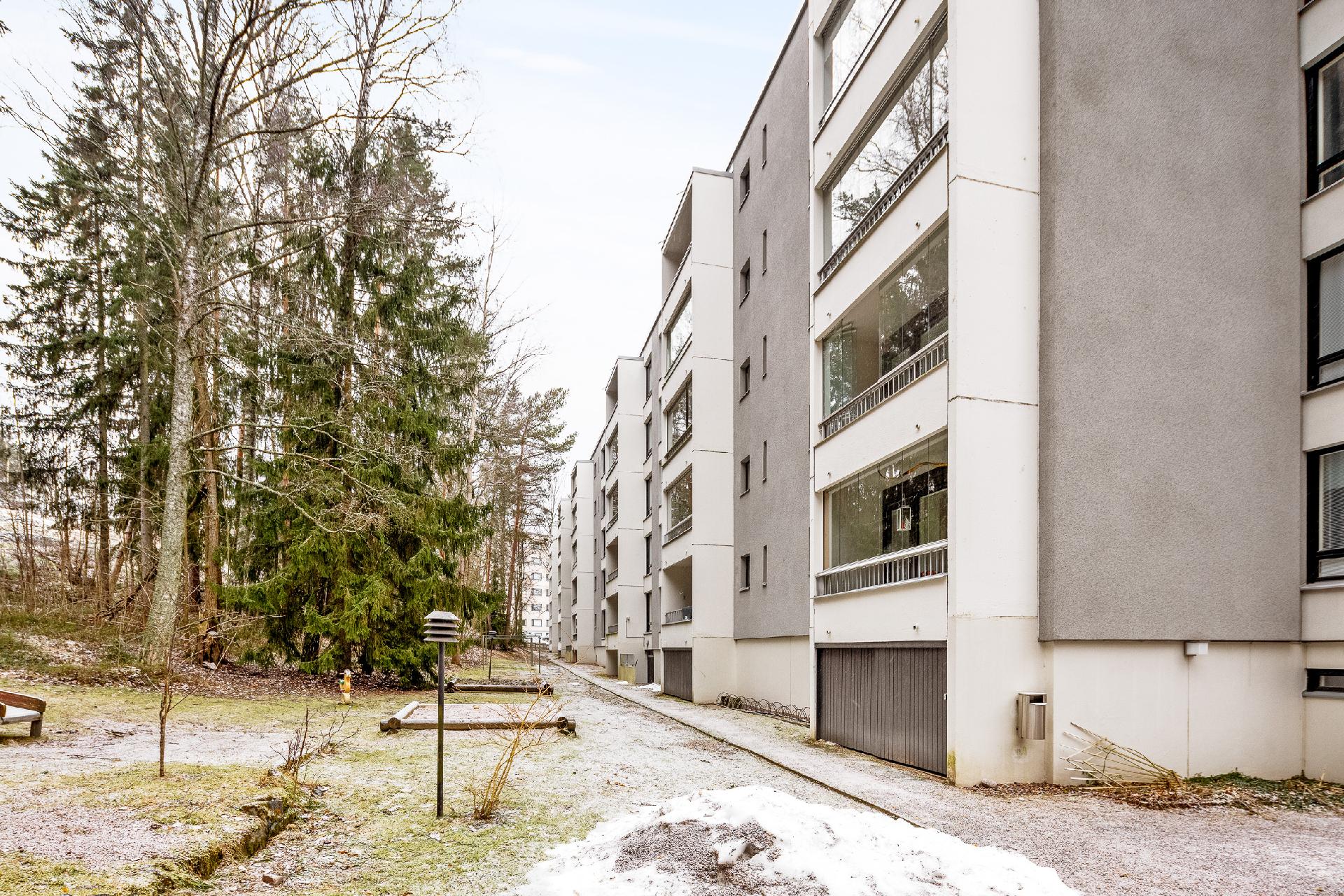 Rakentajantie 2, Pitäjänmäki, Helsinki