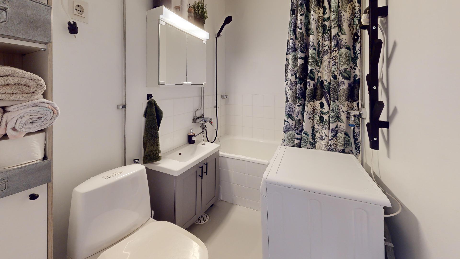 Remontoitu kylpyhuone