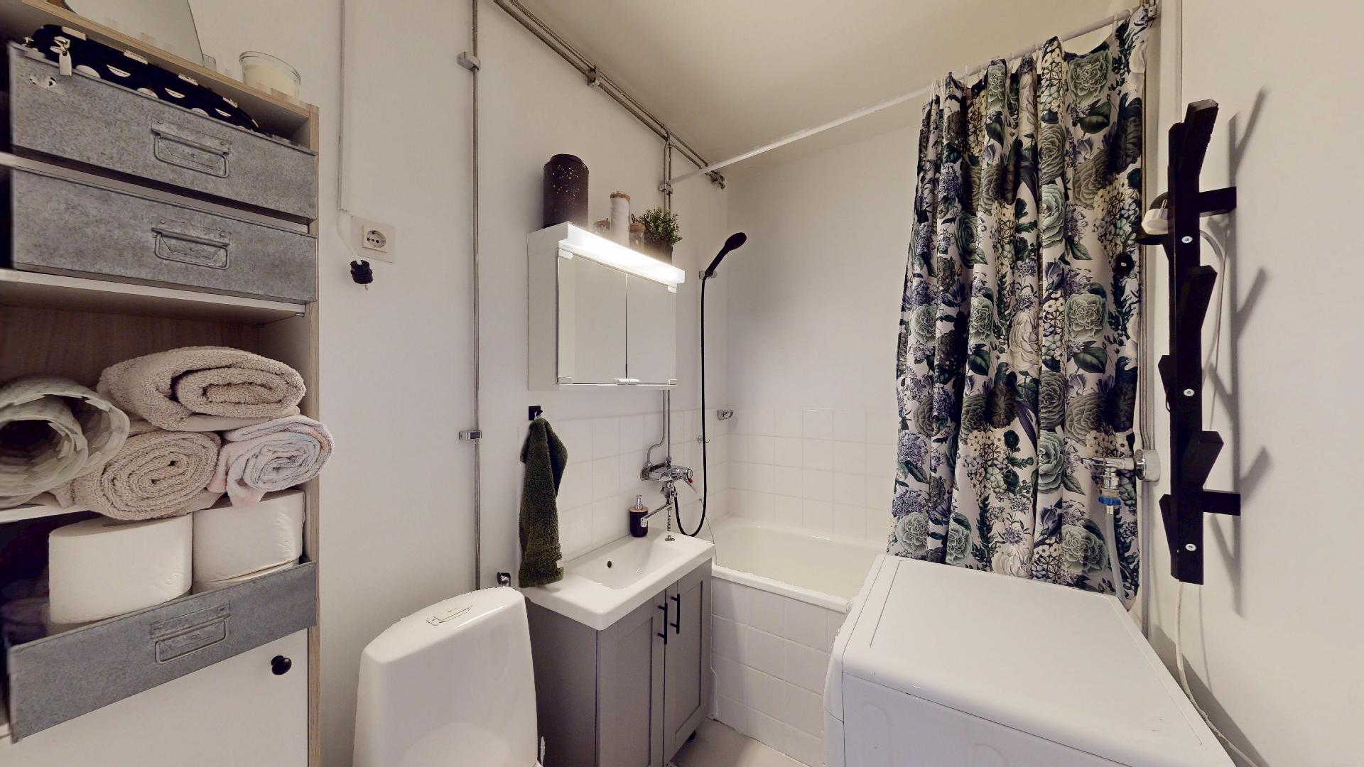 Remontoitu kylpyhuone