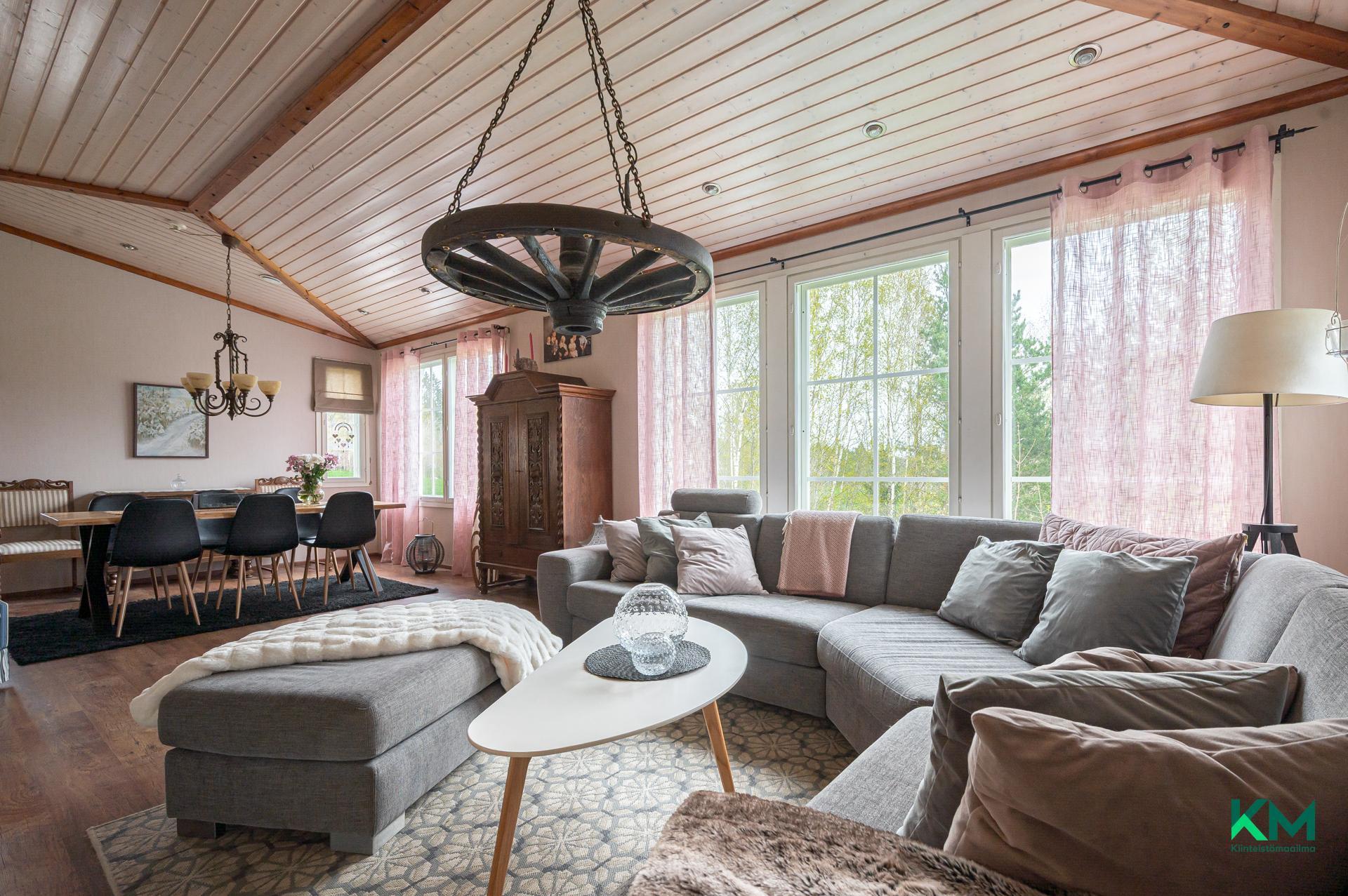 Riihipellonkatu 7, Karjaa, Raasepori