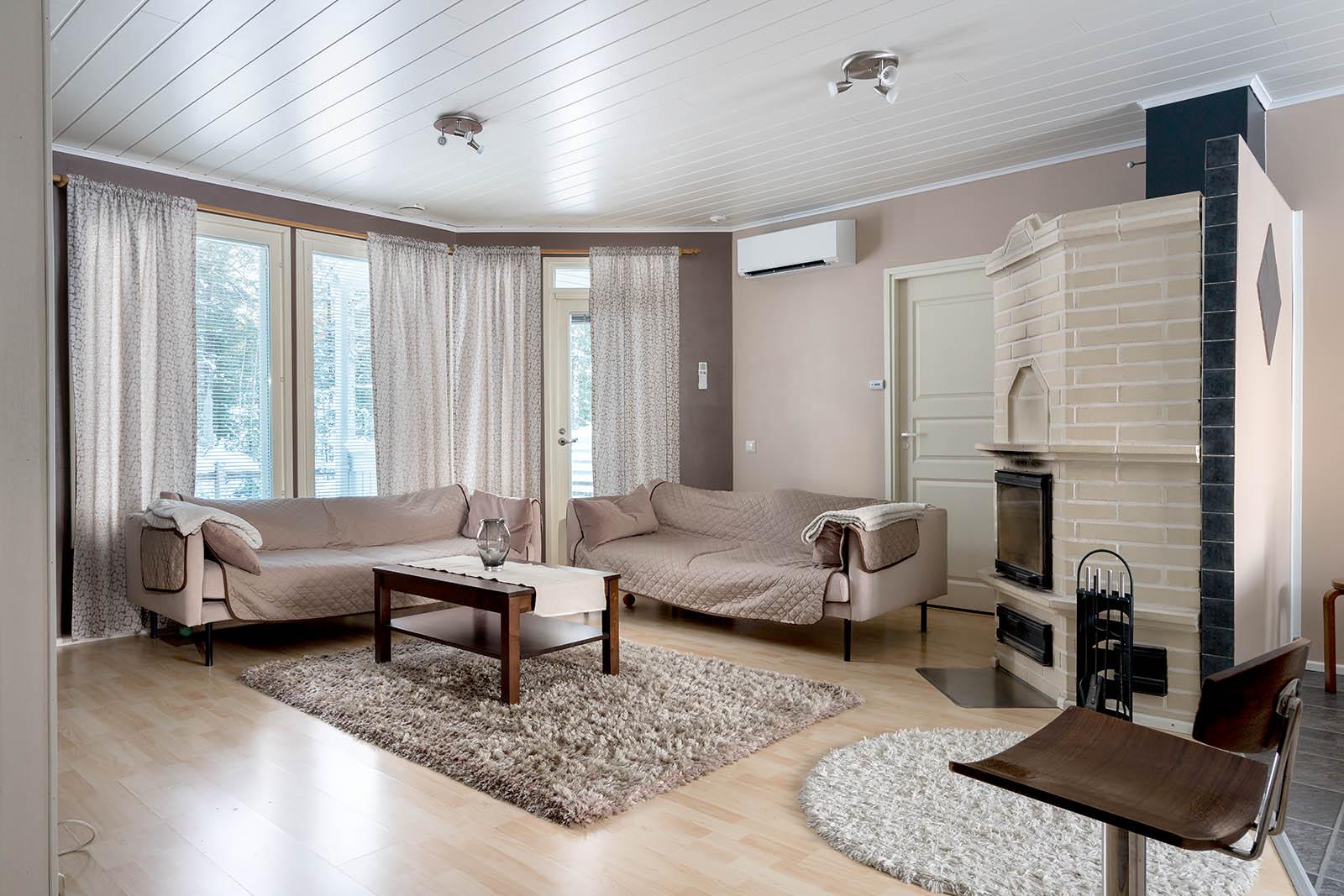 Kodikas ja valoisa olohuone