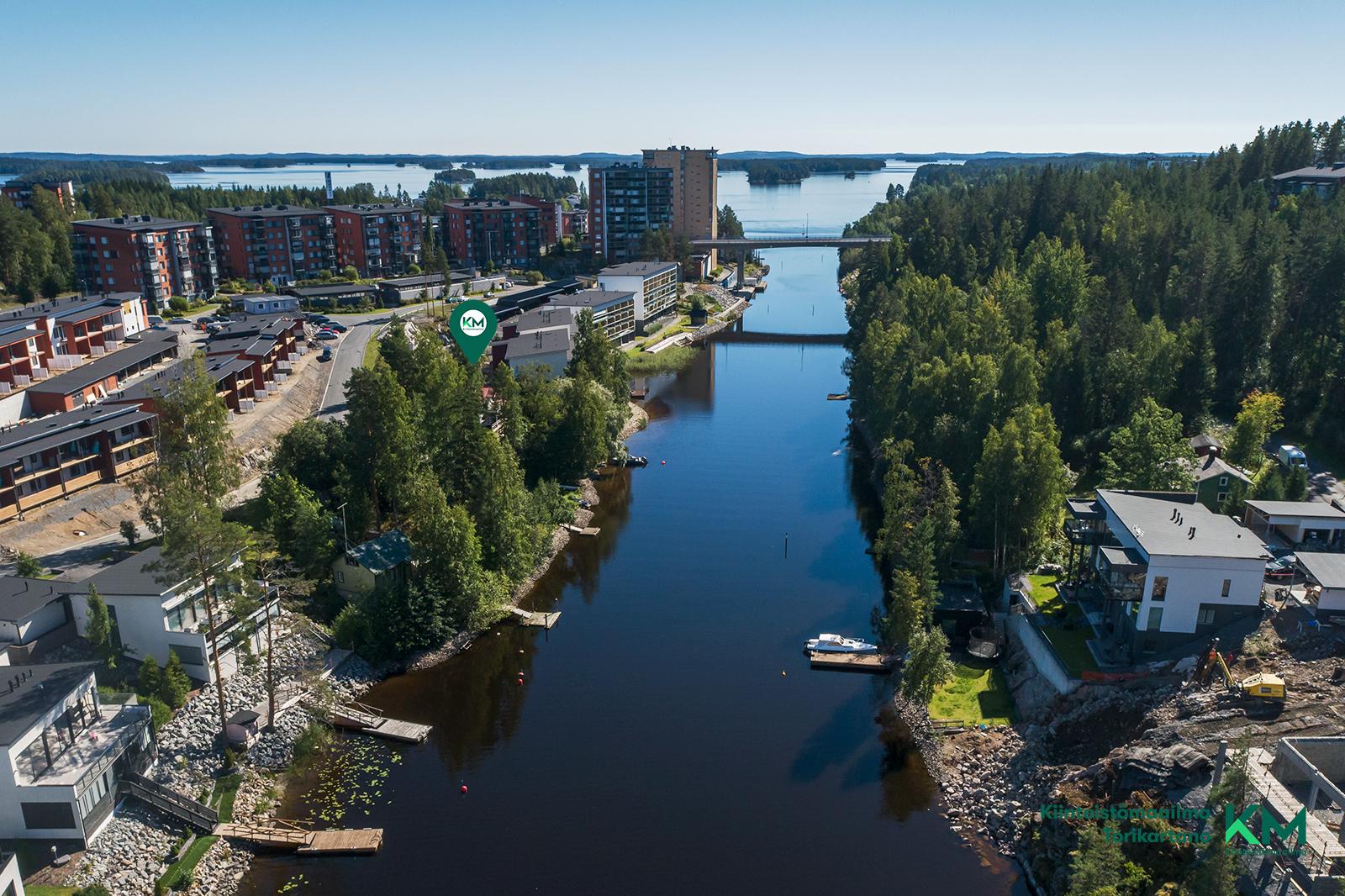 Kanavan rannalla oma 1255 m2:n rinnetontti
