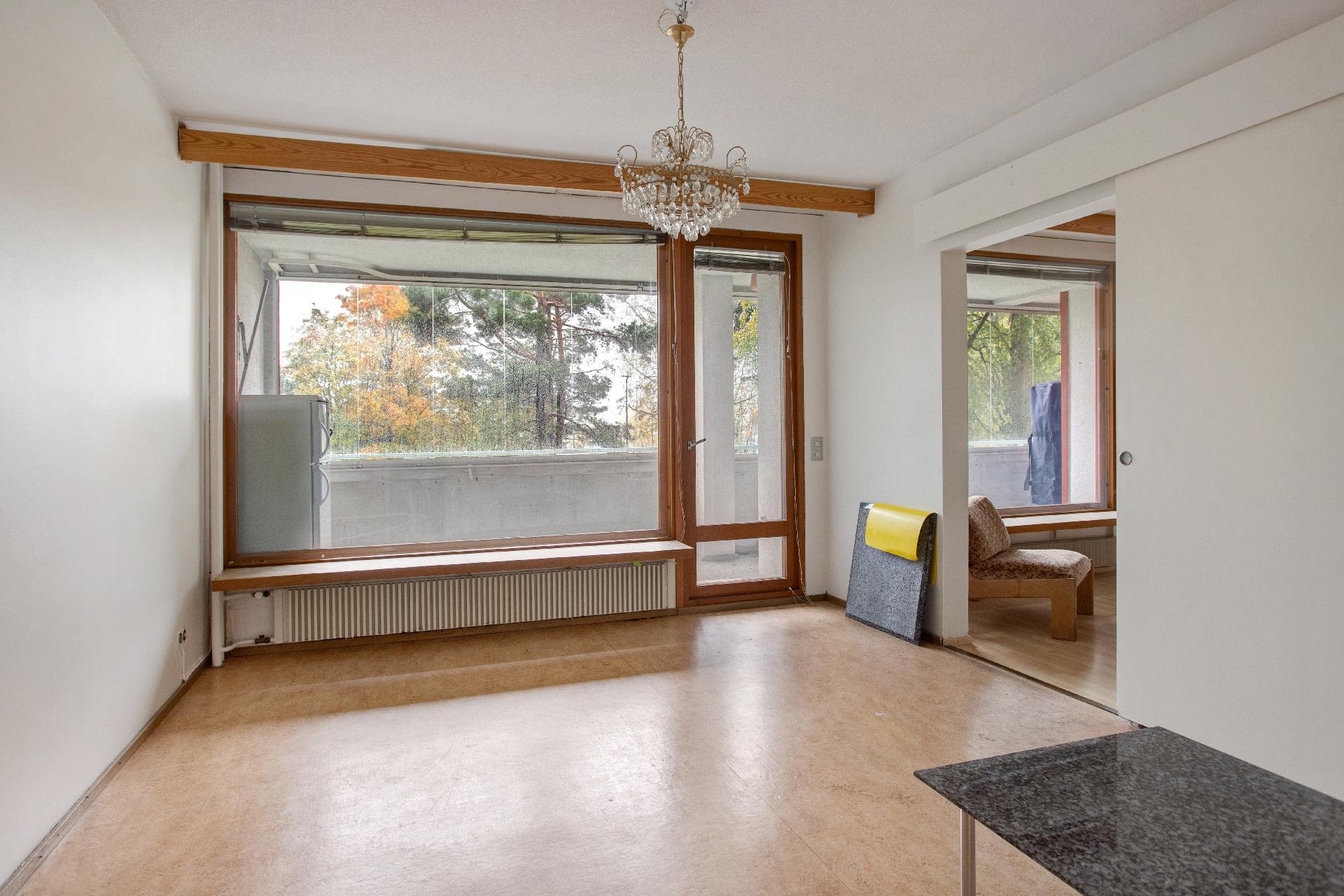 MH 4, Olohuoneen perällä oleva makuuhuone