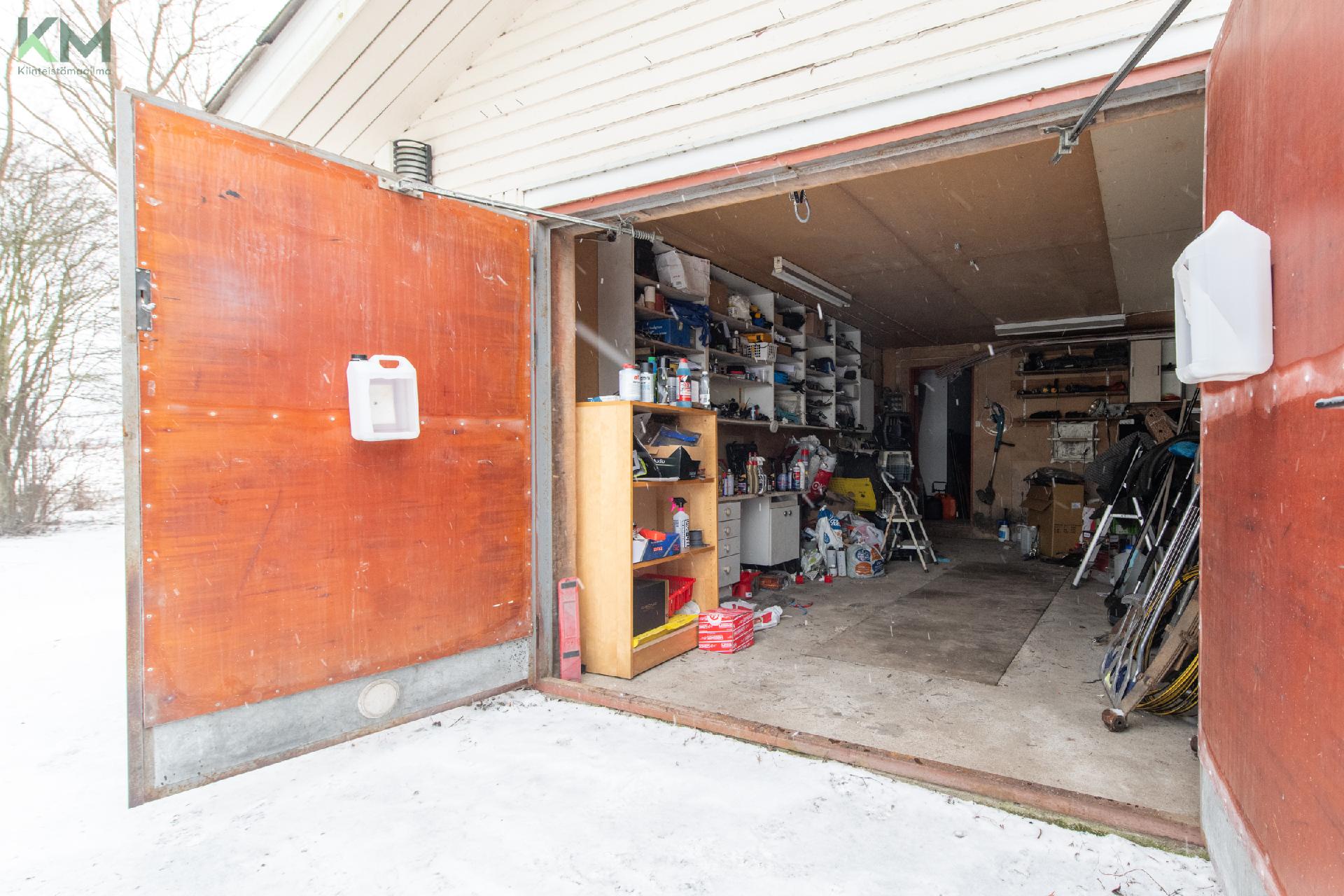 Autotallin alla kellari