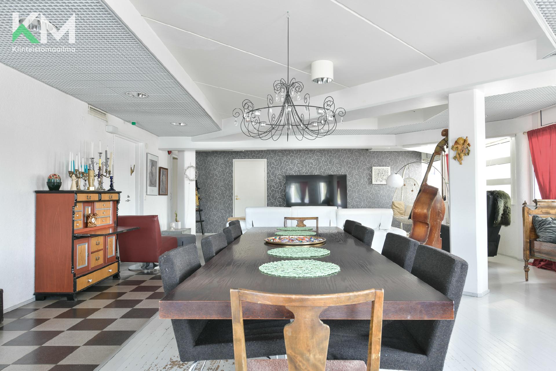 Laulajantie 10, Keskusta, Kurikka