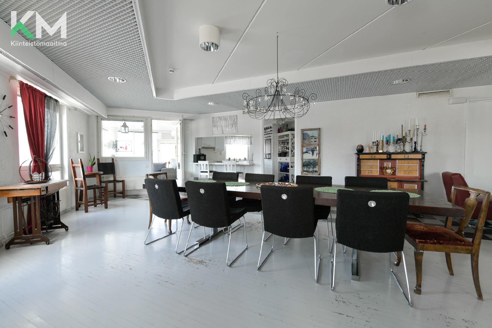 Laulajantie 10, Keskusta, Kurikka