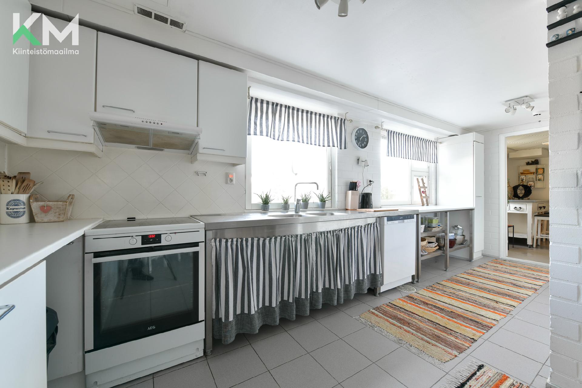 Laulajantie 10, Keskusta, Kurikka