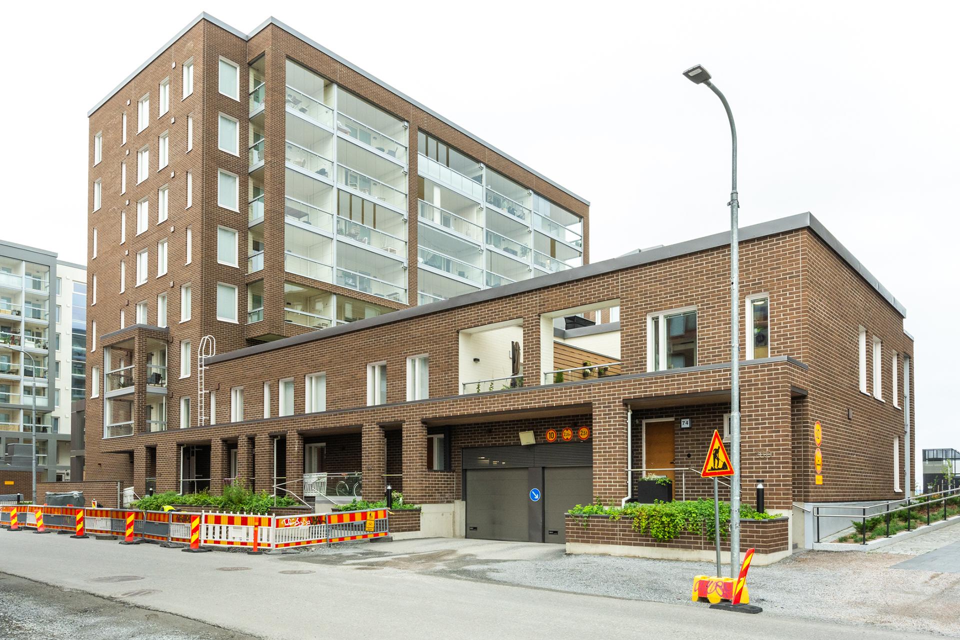 Julkisivu, kadun puoli.