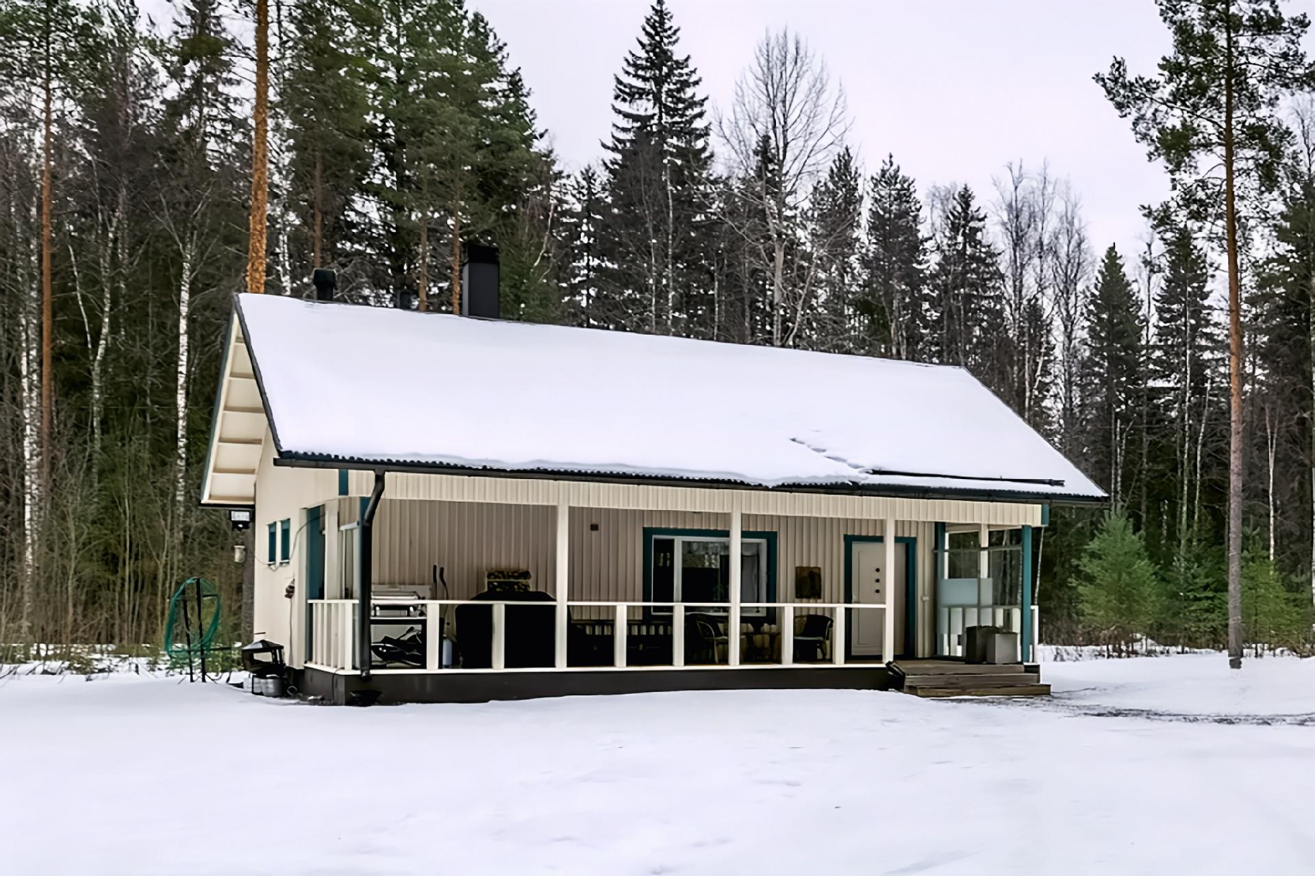 Saunamökki ulkoa katsoen