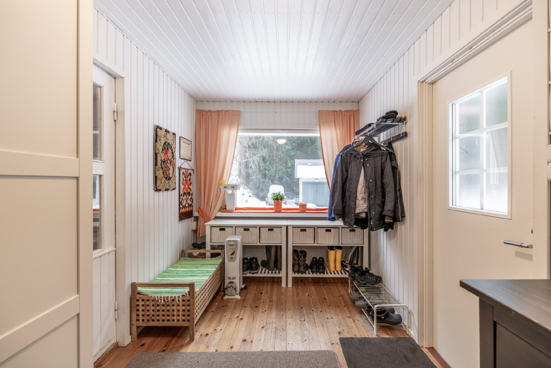 Sisääntuloeteisessä hyvin tilaa