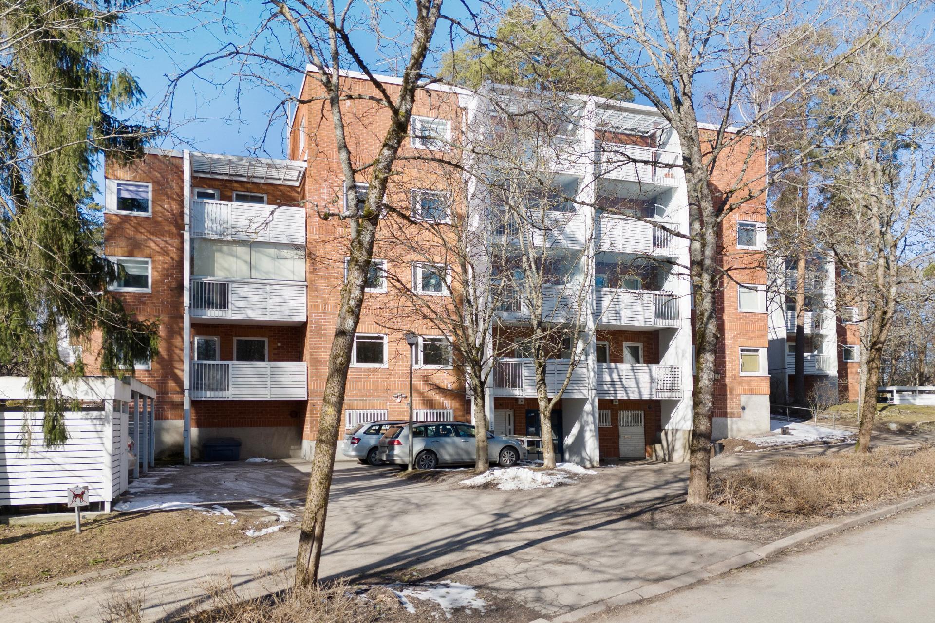 Jokipellontie 18, Pukinmäki, Helsinki
