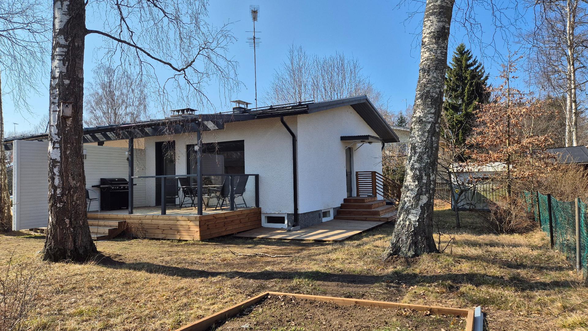 Julkisivu