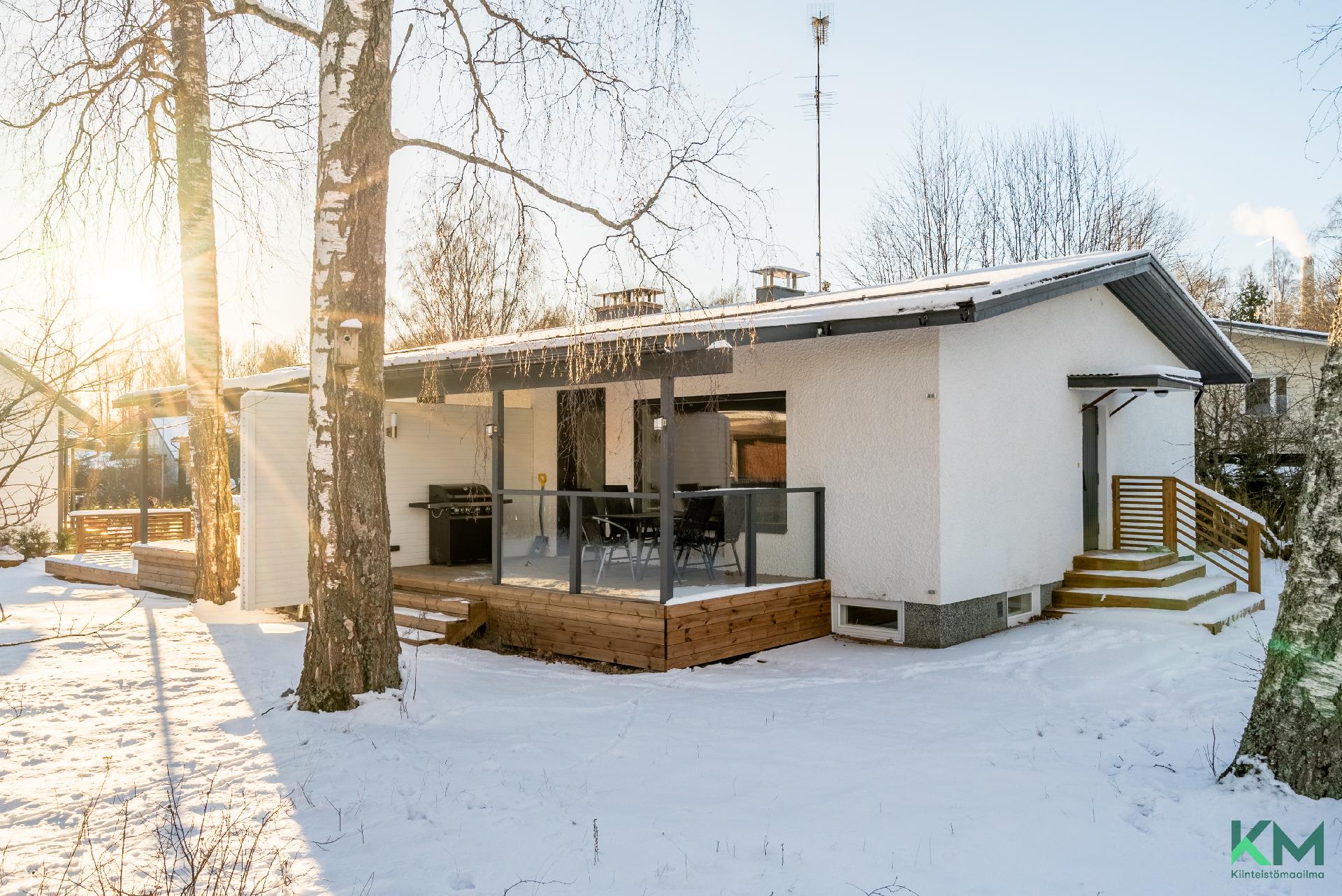 Julkisivu