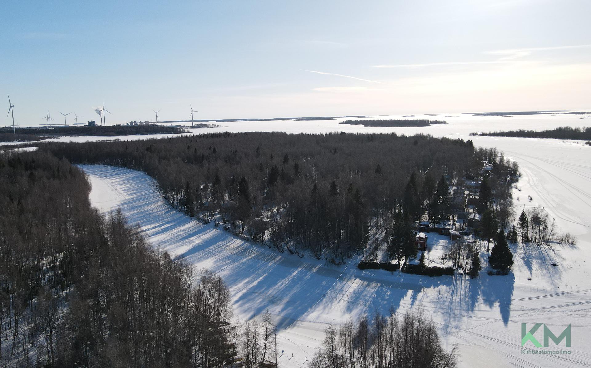 Mökiltä on suora yhteys merelle, mutta se on suojaisammalla puolen Leppikaria.