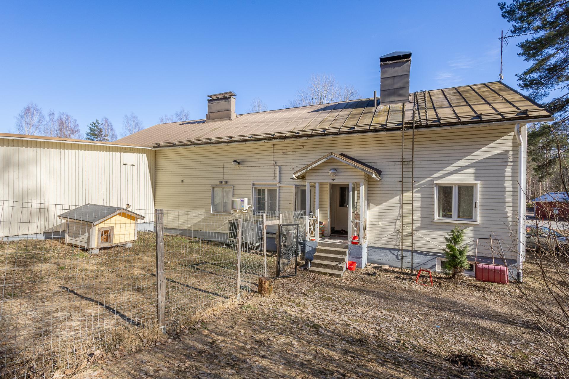 Asuntojen sisäänkäynti