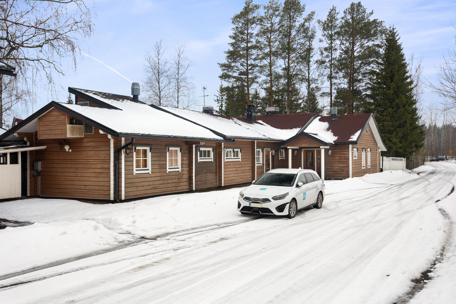 Harjuntie 7 ja 9, Kausala, Iitti