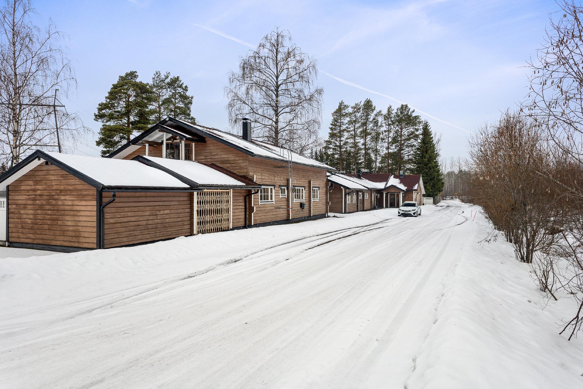 Harjuntie 7 ja 9, Kausala, Iitti