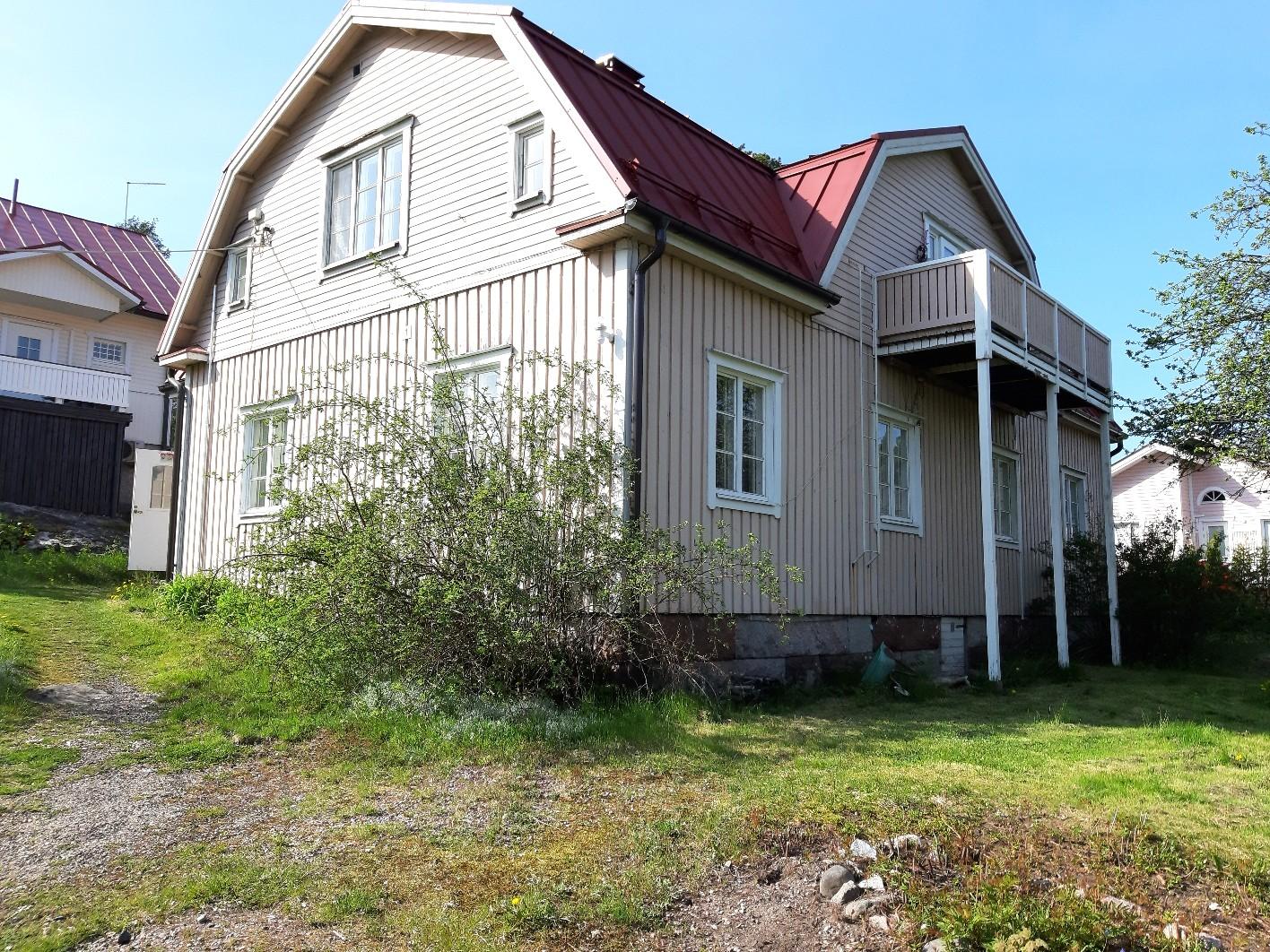 Piha-alue keväällä