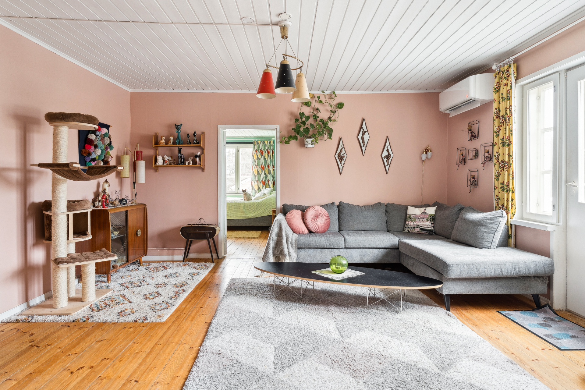 Olohuone, käynti parvekkeelle