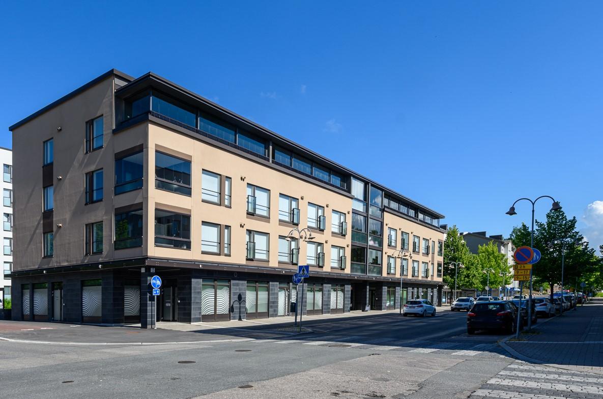 Huippusijainnilla keskustassa tyylikäs asunto hissitalon toisessa kerroksessa.