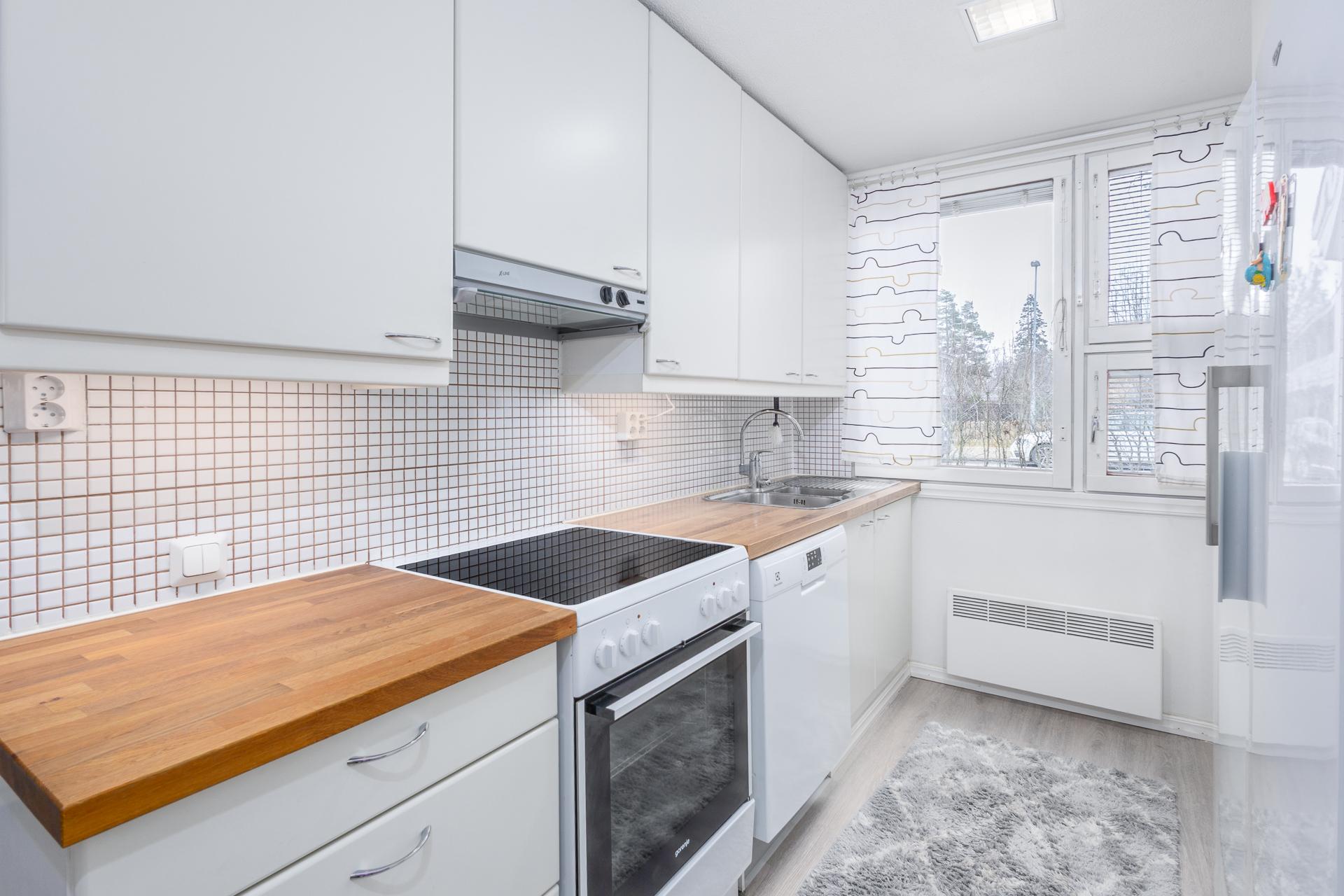 Kodikas, toimiva keittiö