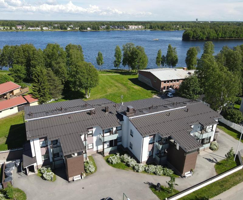 Tornionjoki virtaa vieressä