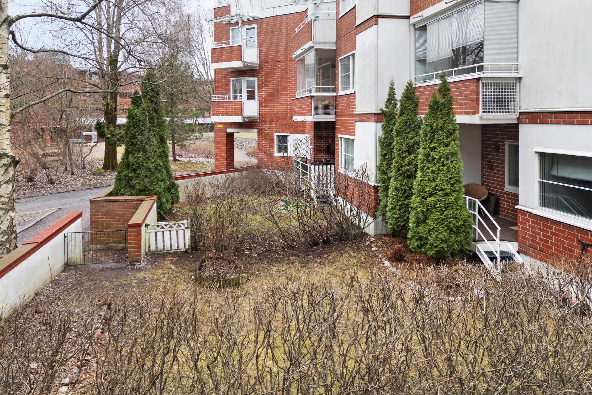 Puustellinpolku 16, Malminkartano, Helsinki