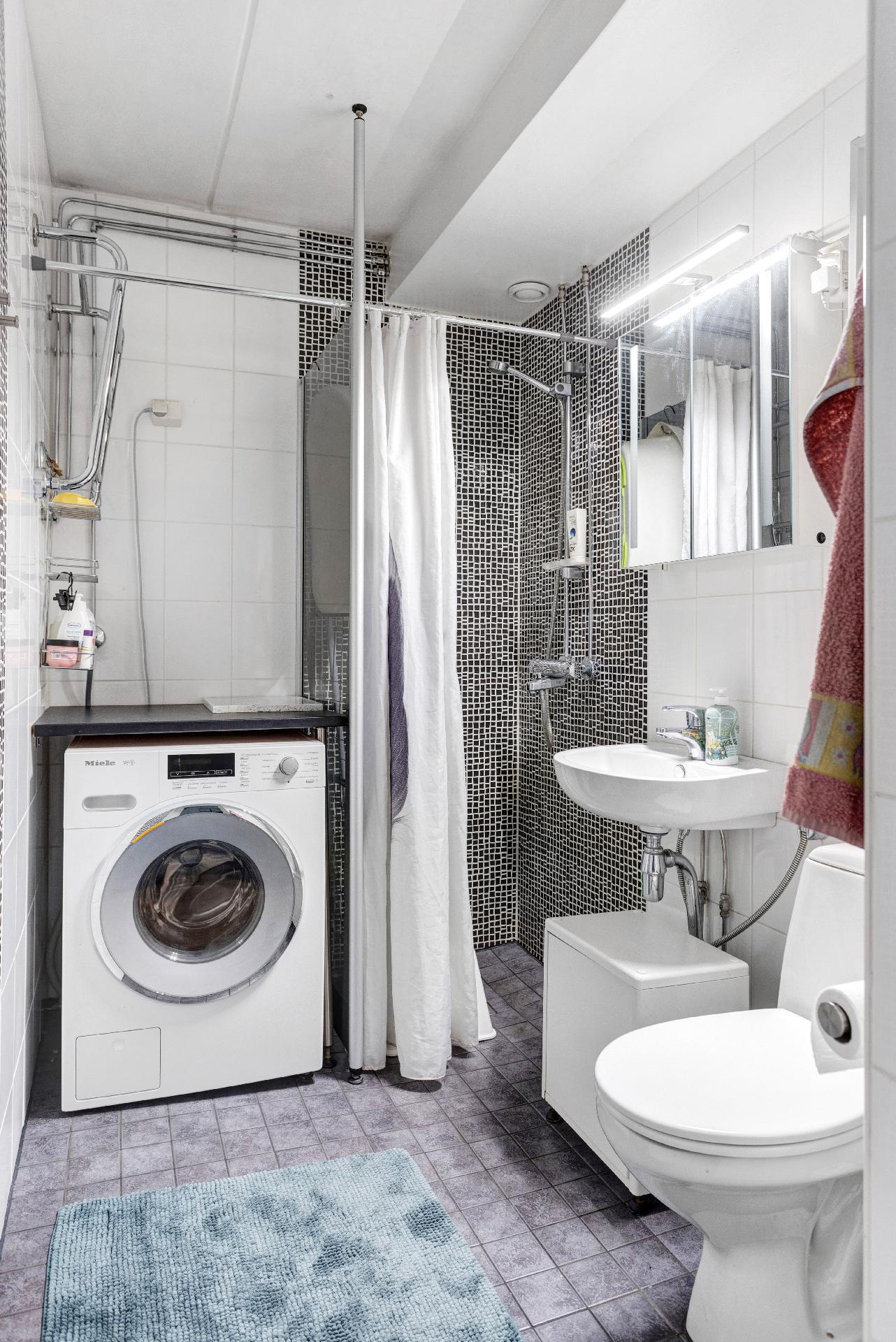 Puustellinpolku 16, Malminkartano, Helsinki