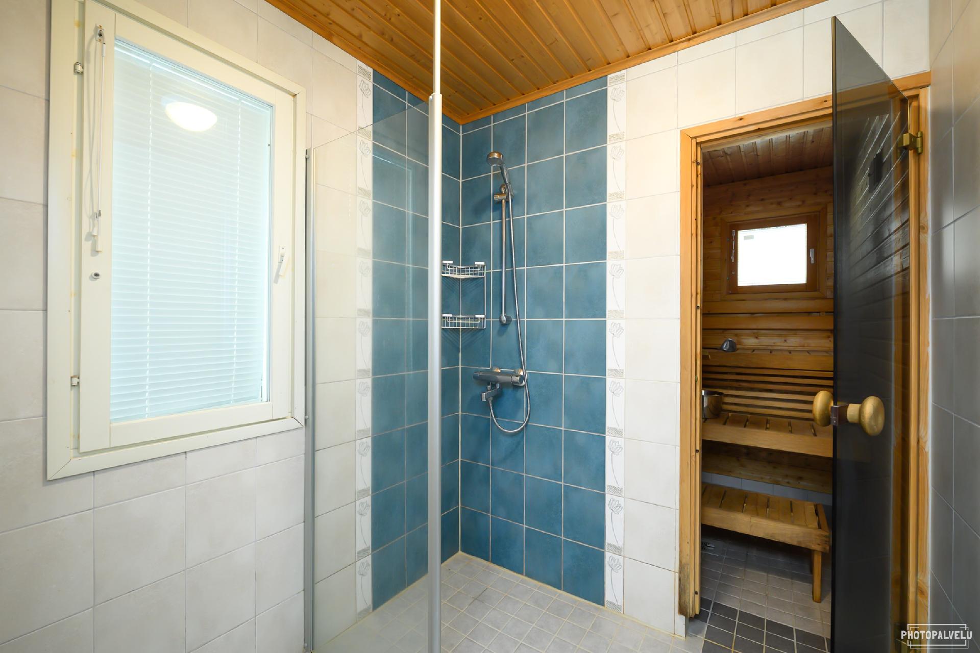 Alakerran kylpyhuone