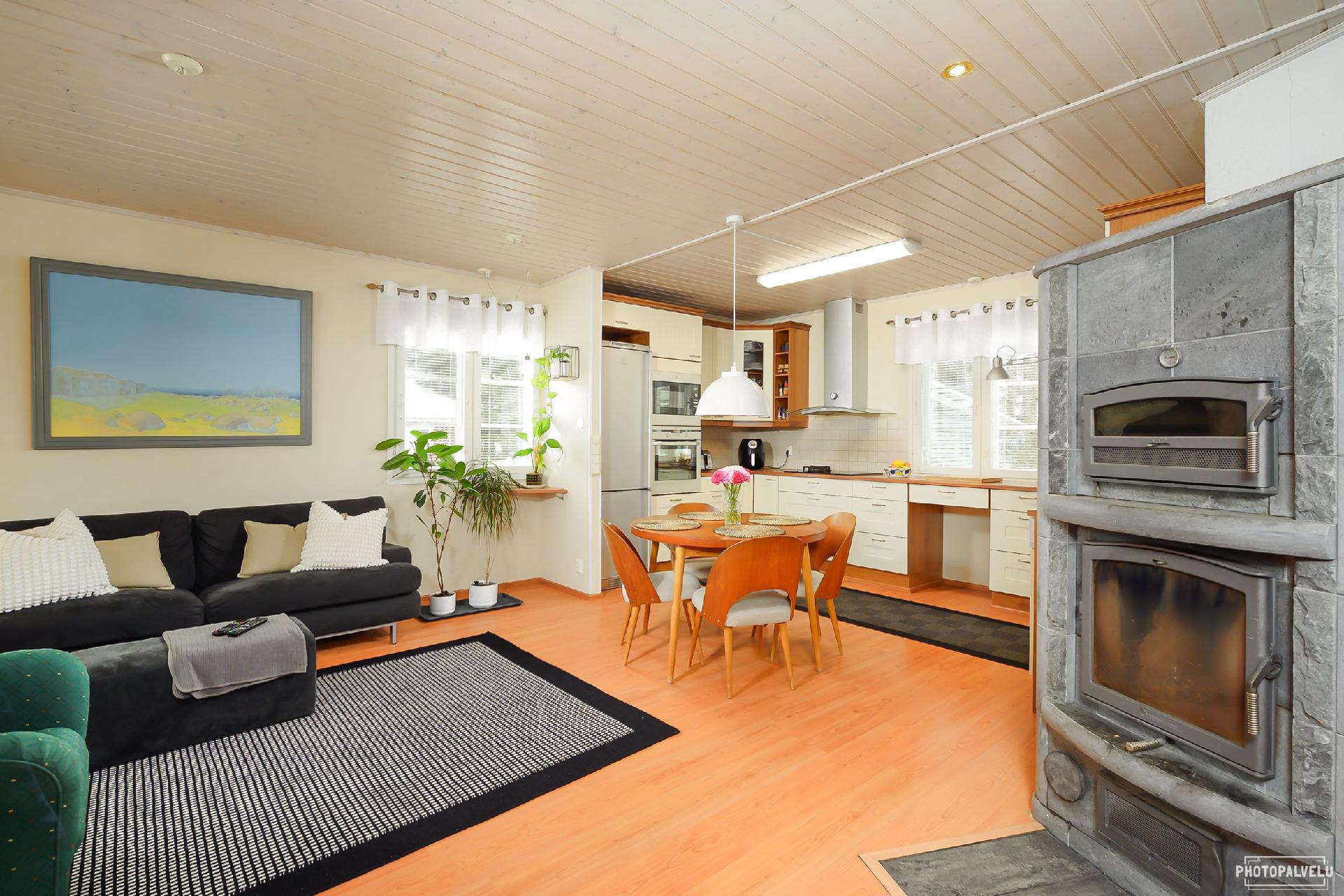 Olohuone ja keittiö