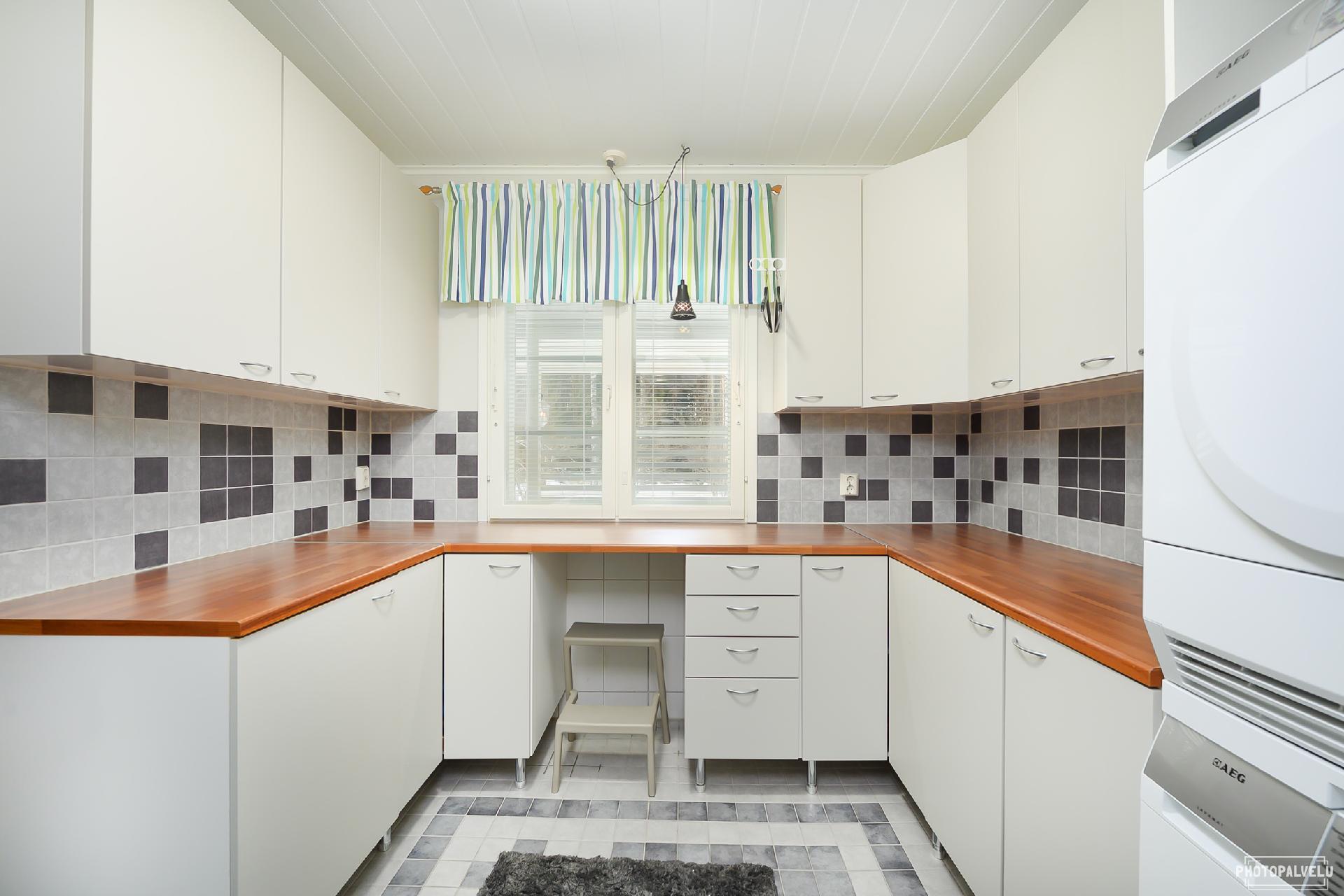 Alakerran kodinhoitohuone