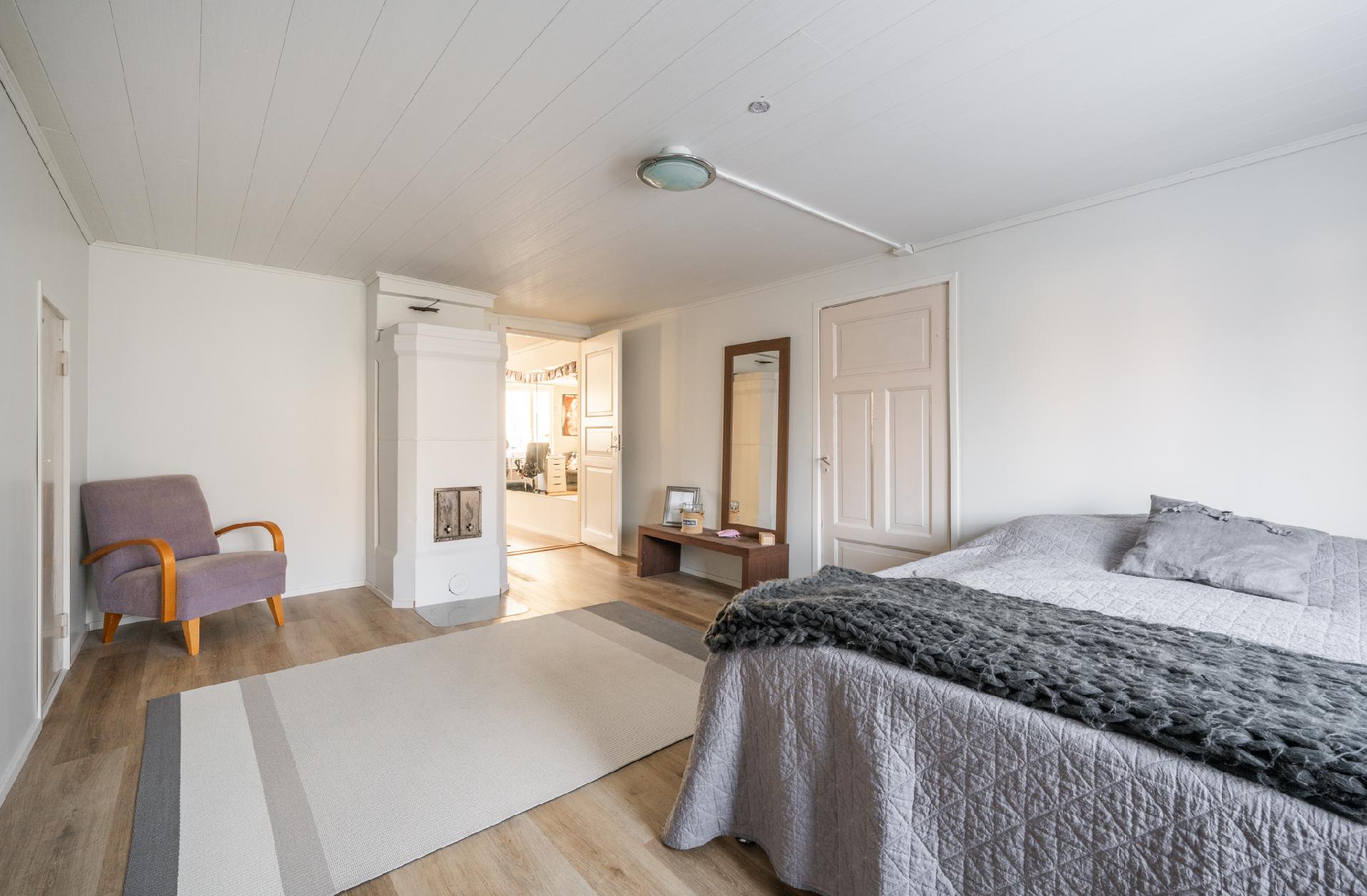 Päämakuuhuone, takka