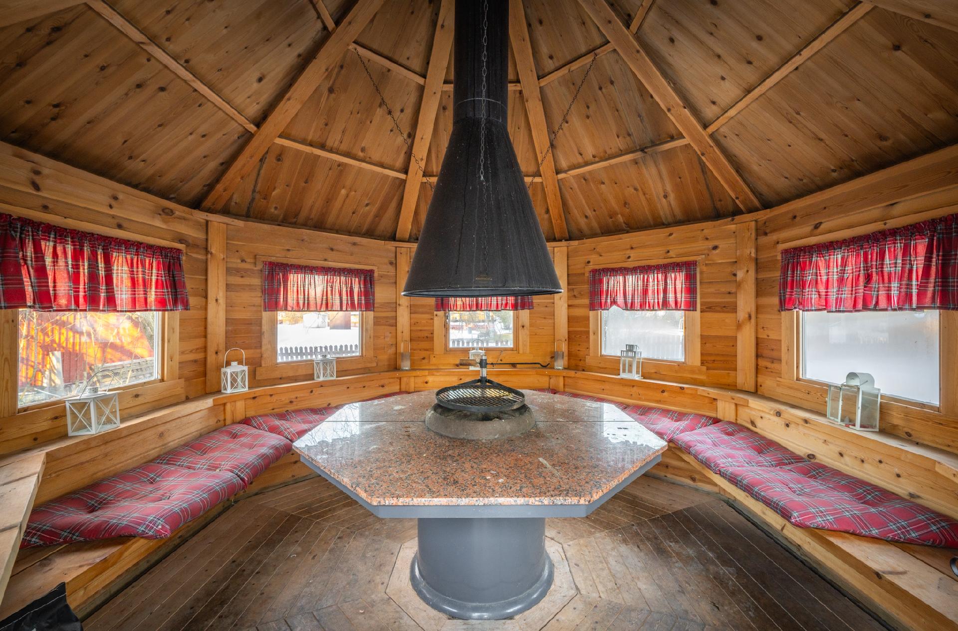 Grillikota, sisäkuva