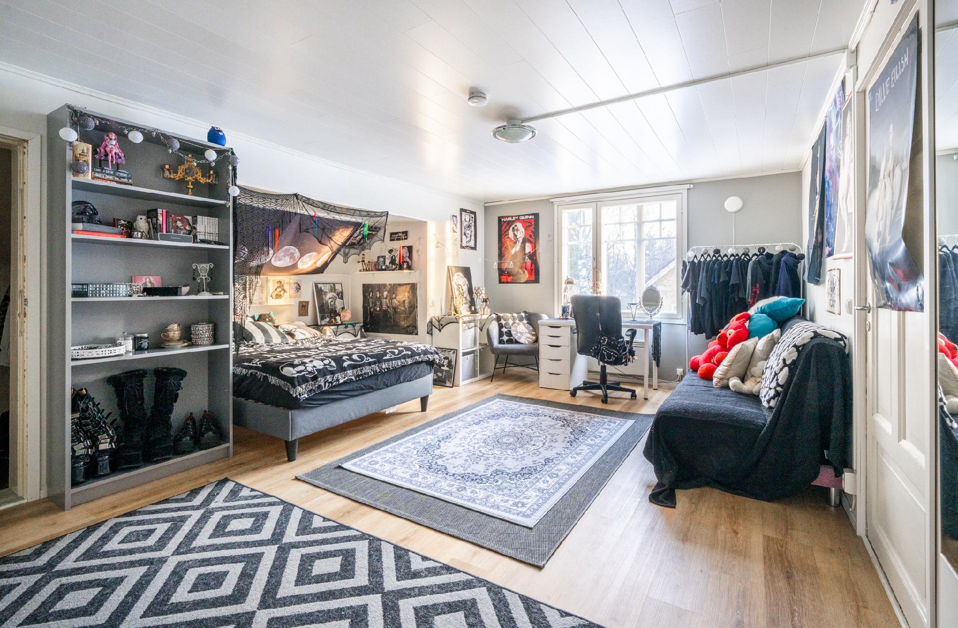 Yläkerran makuuhuone 2