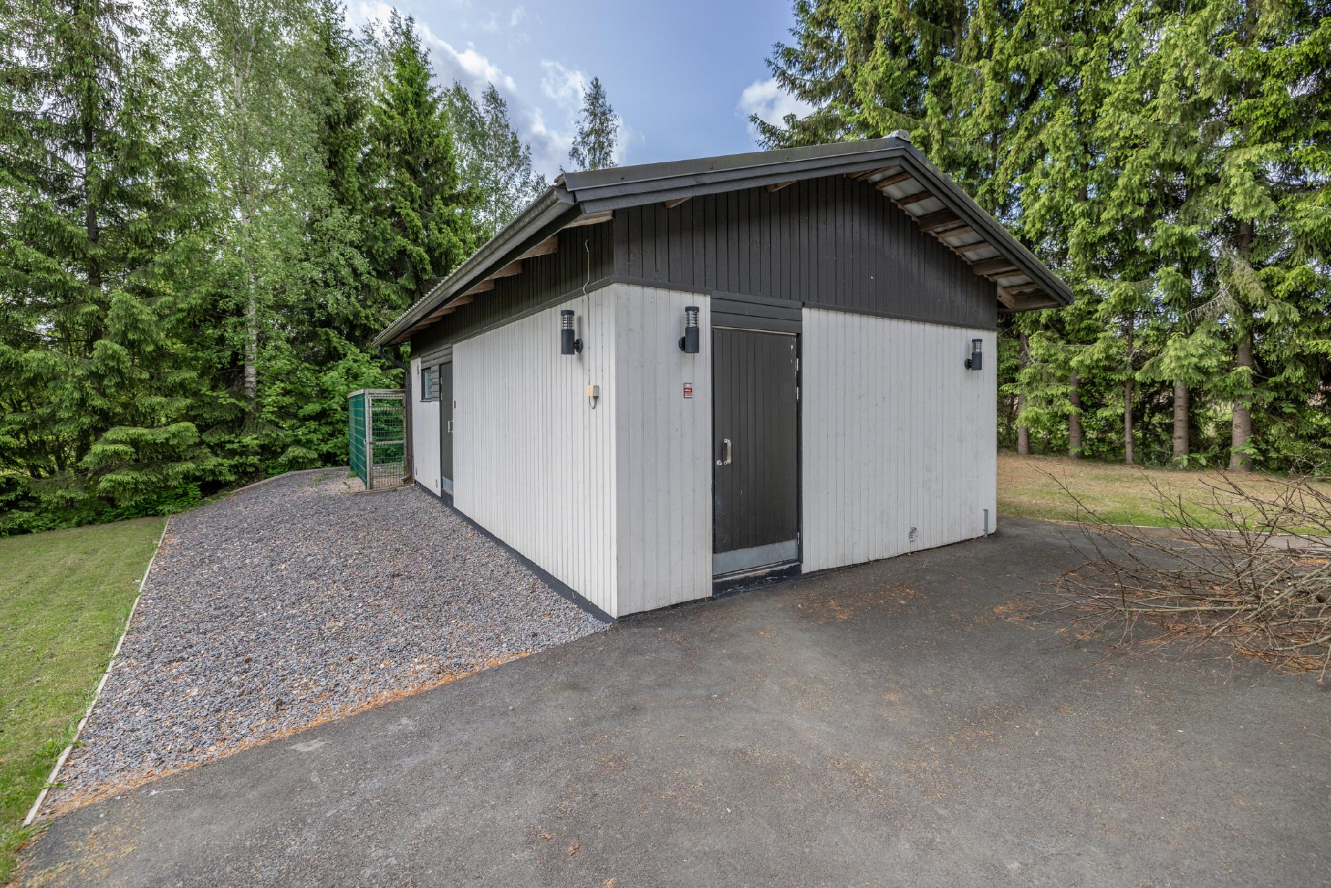 varasto/puuliiteri/koiratarhat