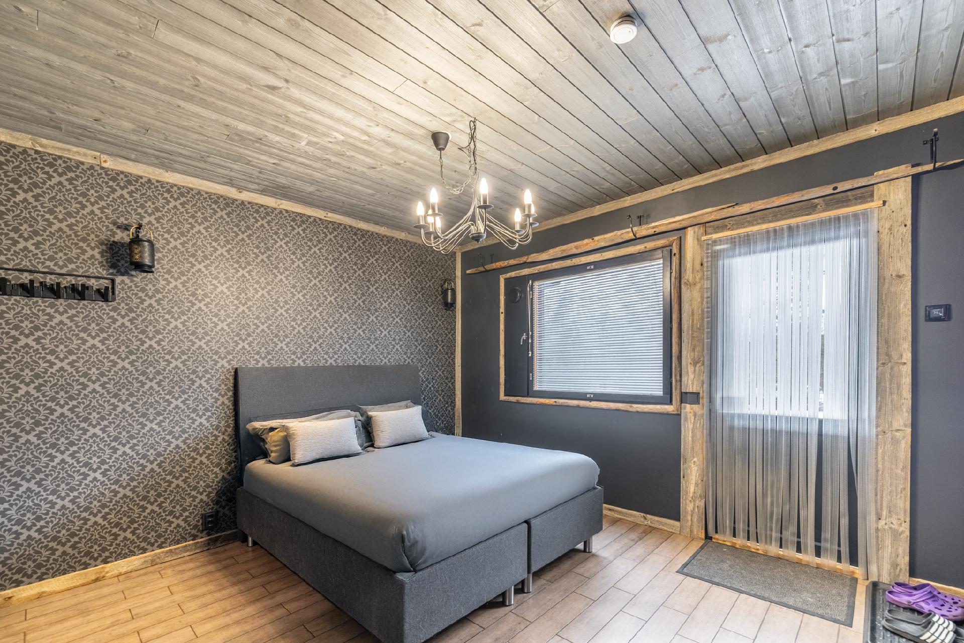 päämakuuhuone (ent. takkah)